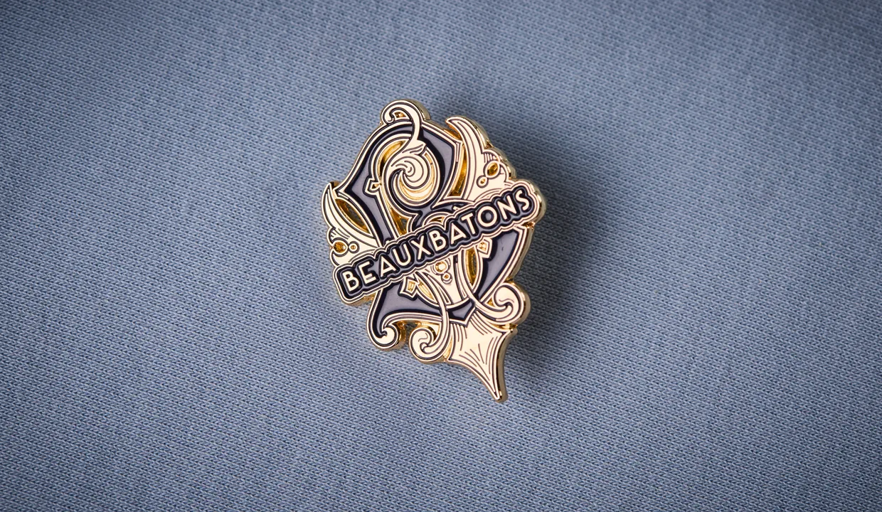 スタジオツアー東京 映画『ハリー・ポッター』の世界観を再現したショップグッズ ボーバトンのピンバッジ