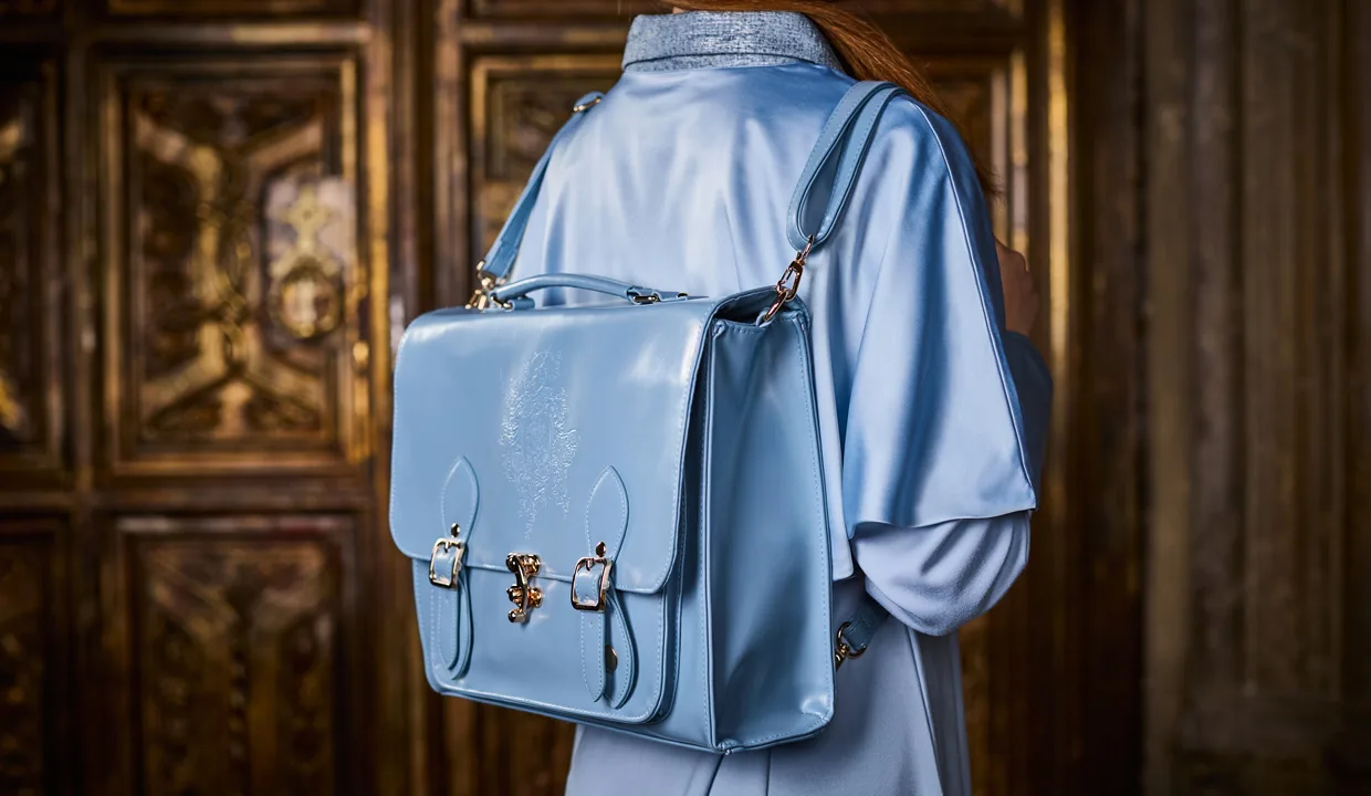 スタジオツアー東京 映画『ハリー・ポッター』の世界観を再現したショップグッズ ボーバトンのバッグ